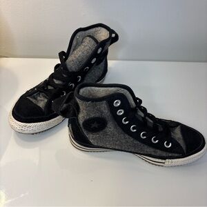 Converse Sherpa lined speckled black and gray high top sneaker shoes